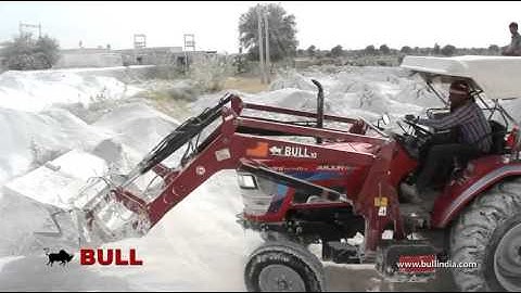 BULL v2 loader with booster bucket on mahindra 605 handling pop