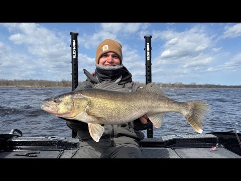 INSANE Walleye Fishing Action In 35 MPH Winds! (Green Bay, Wisconsin)