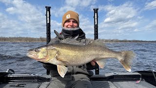 INSANE Walleye Fishing Action In 35 MPH Winds! (Green Bay, Wisconsin) 