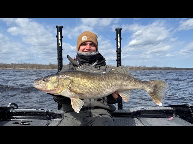 INSANE Walleye Fishing Action In 35 MPH Winds! (Green Bay