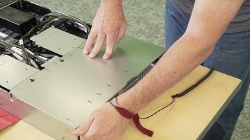 Lenovo ThinkSystem SR850 V4 removing a GPU adapter