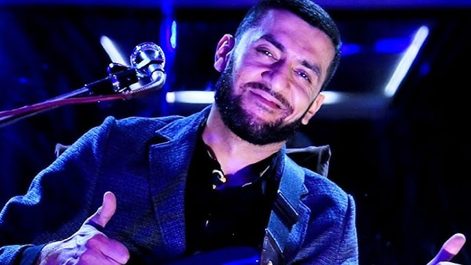 Chexiya striptiz porno Kamera er-xotinning jinsiy aloqa qilayotganini tasvirga oladi.