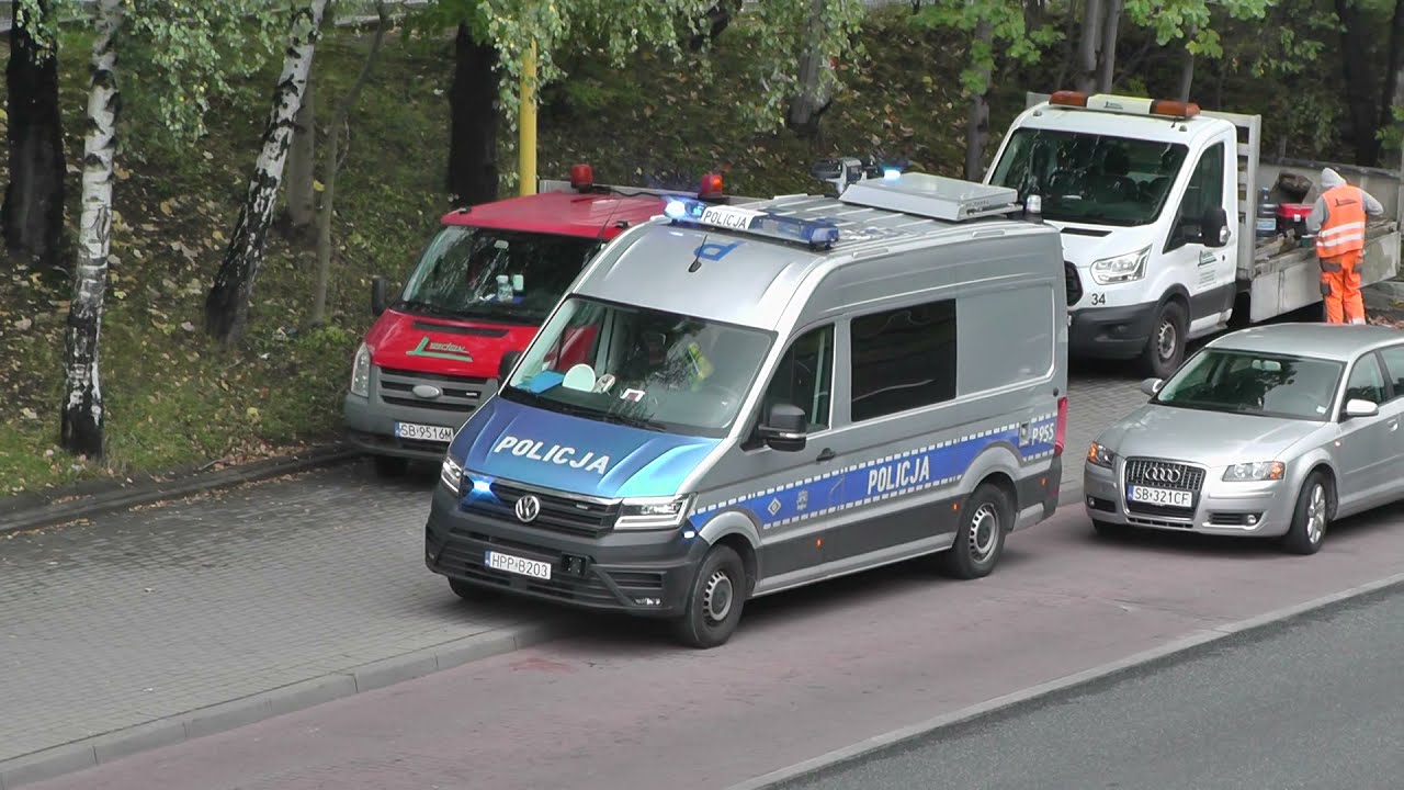 Policyjne podsumowanie ubiegłego roku, radiowozy KMP w Bielsku-Białej Alarmowo do interwencji.