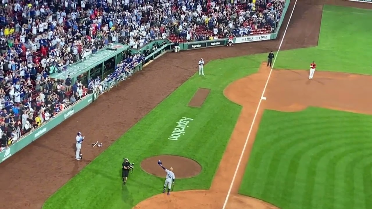 Mookie Betts gets standing ovation in return to Boston during ...