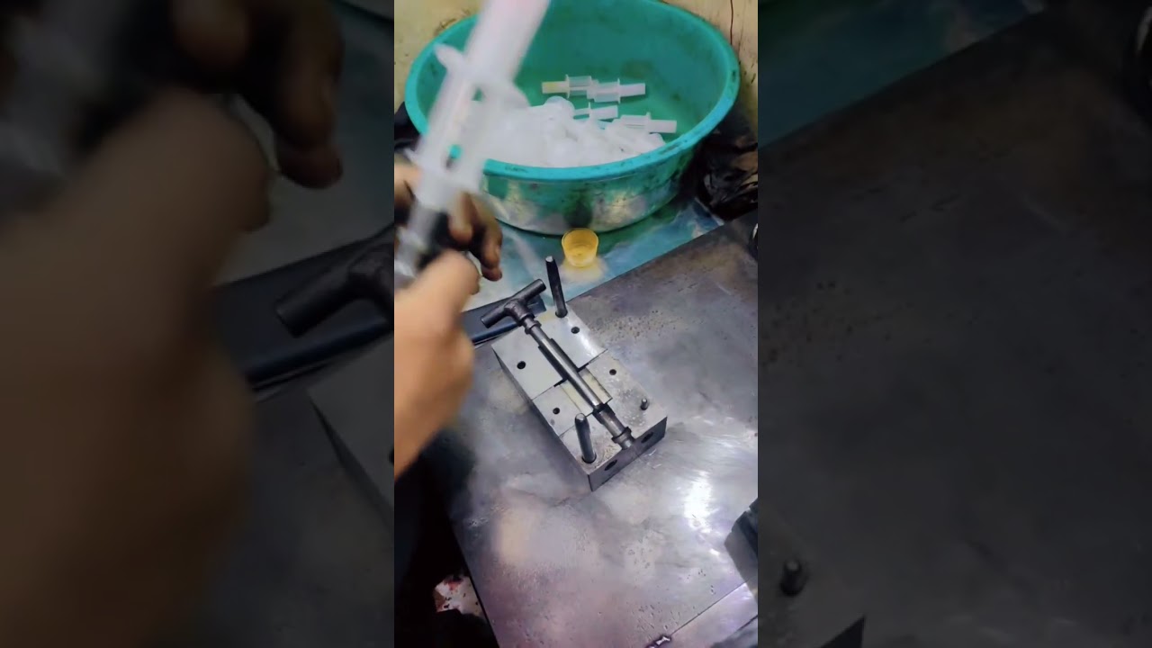 plastic molding machine 🙏