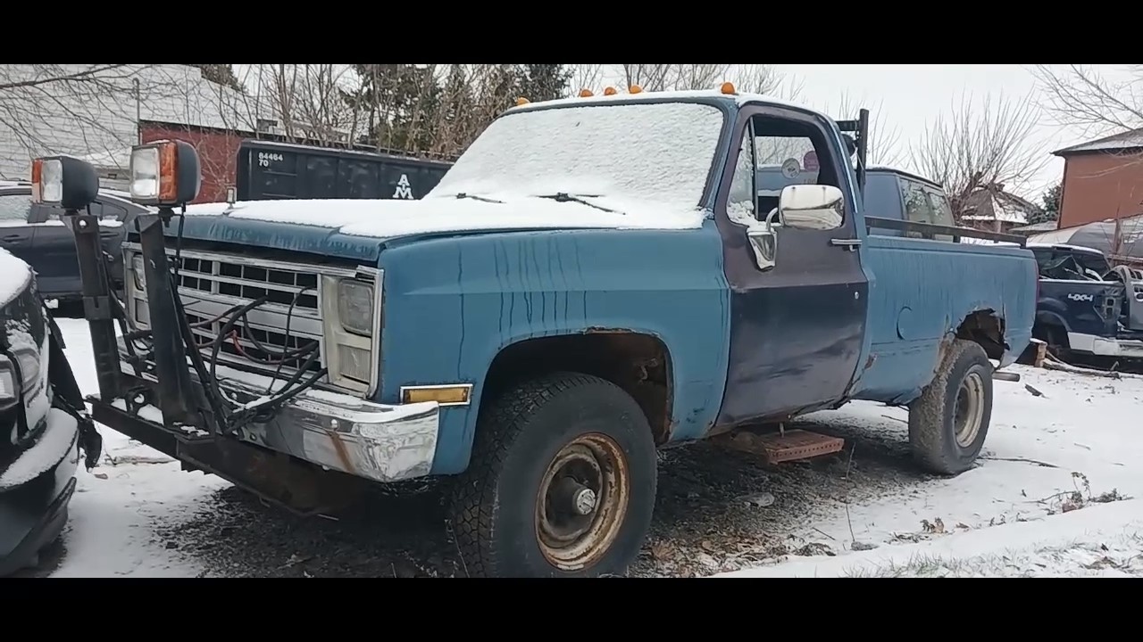 11 30 25 SH*TBOX CHEVY SQUARE BODY PICKUP SEEN AT MONTREAL AUTO RECYCLER