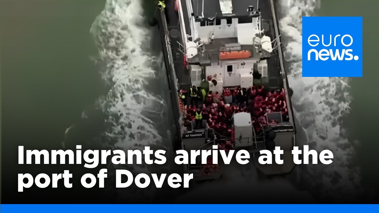 UK Border Force boat carrying migrants arrives in port of Dover | euronews 🇬🇧