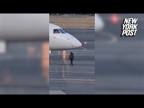 Woman who missed flight runs onto tarmac to catch plane in dramatic footage