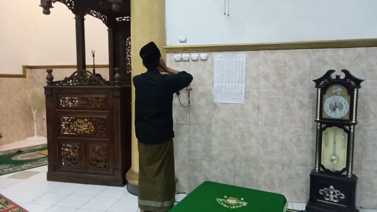 SAFARI ADZAN DI MASJID DARUL HAYAT SINGASARI KARANGLEWAS