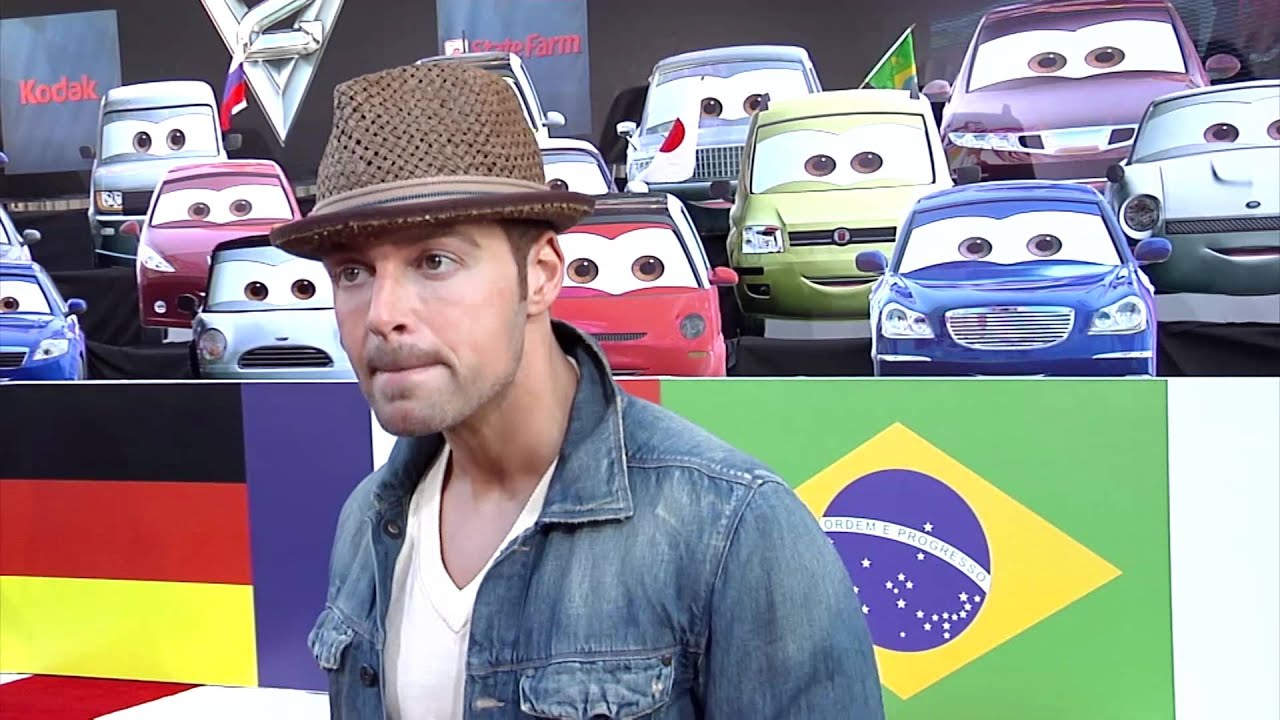 Joey Lawrence Talks 'Melissa & Joey' At 'Car 2' Premiere YouTube