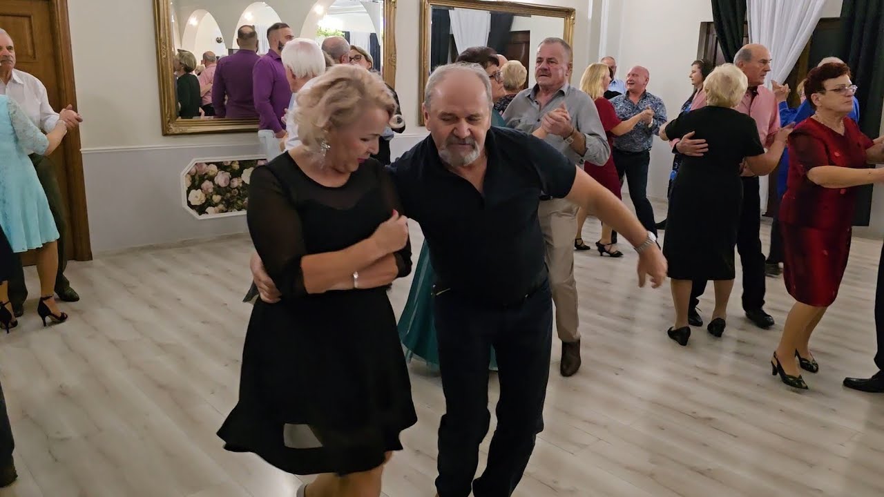 12 października 2024 Para w czerni pięknie tańczy - mają to coś!