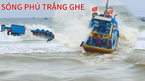 Sóng Đánh Dựng Đứng Như Cao Hơn Nhà Phủ Trắng Ghe