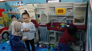 Arena Bermain Anak Playground main masak masakan perosotan mandi bola