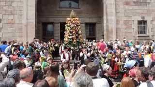 San Antoniu sale de la Iglesia de Cangas de Onis 2014