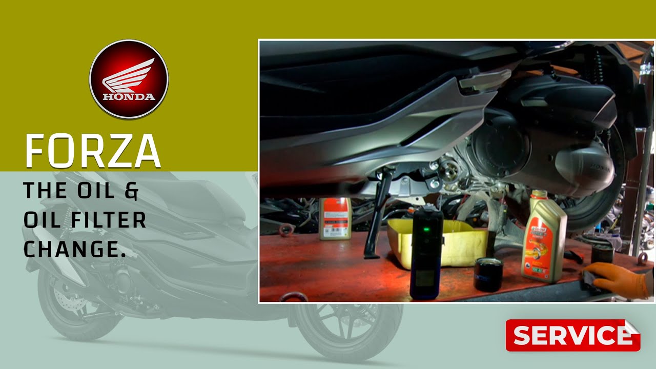 Замена масла и фильтра в двигателе Honda Forza.