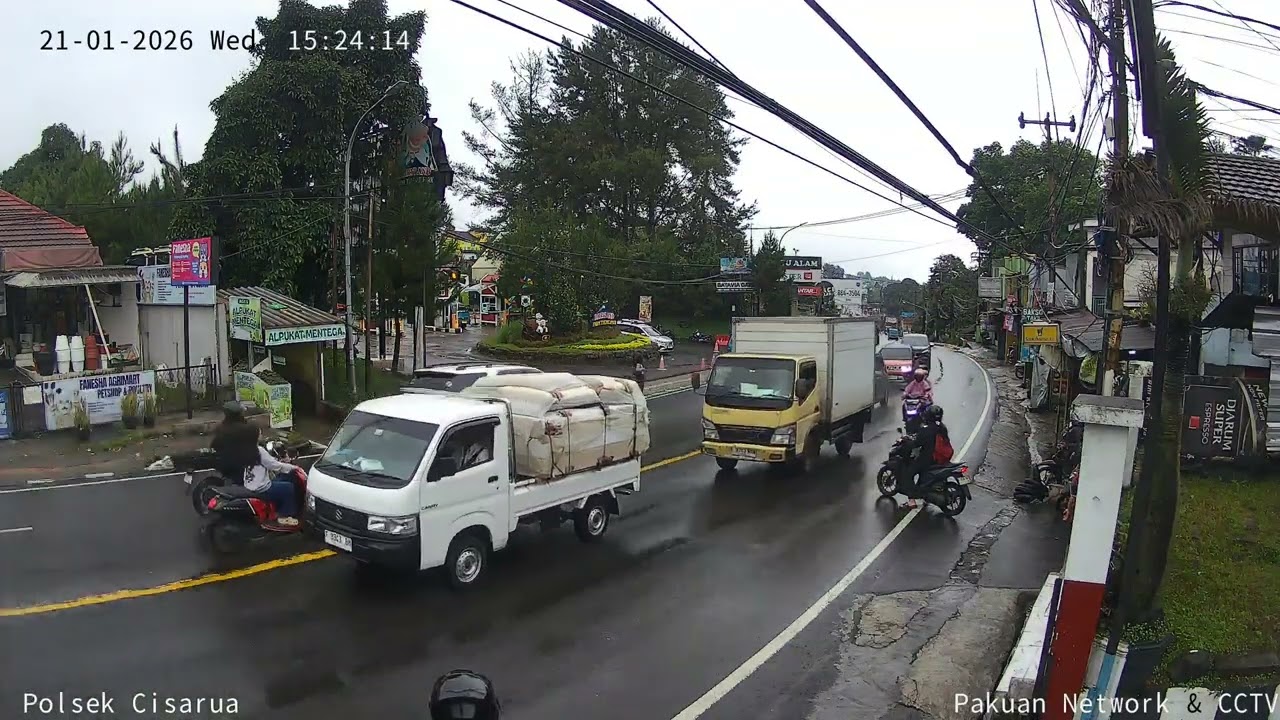 Lalin Jalur Puncak Depan Polsek Cisarua 21/01/2026 jam 