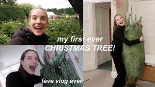 Putting up our first ever Christmas tree 🎄(&amp;Holiday live in concert!) #vlogmasday4