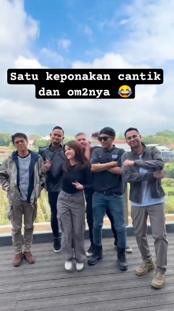 Eca Aura ngajakin joget The Dudas, Ariel paling kaku 😂