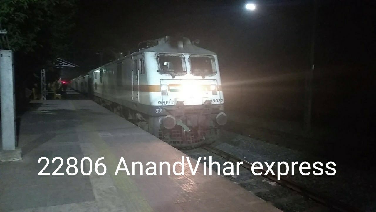 22806 AnandVihar Bhubaneswar weekly superfast express entering to Sbp ...