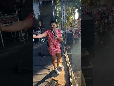 Tirullipa conversando com o público em Teixeira de Freitas