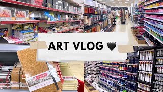 فلوق جولة عن ادوات الرسم في مكتبة الشرق و دايسو✨🖤 | Art Vlog