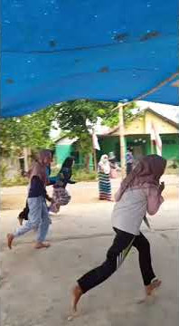 lomba balap karung . ciwi ciwi cantik
