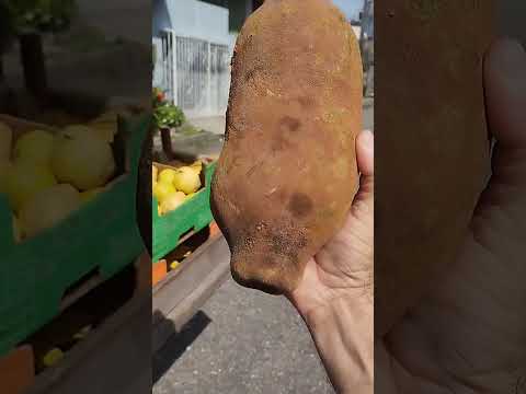 Gleison do marco, o fruteiro mais famoso do bairro.