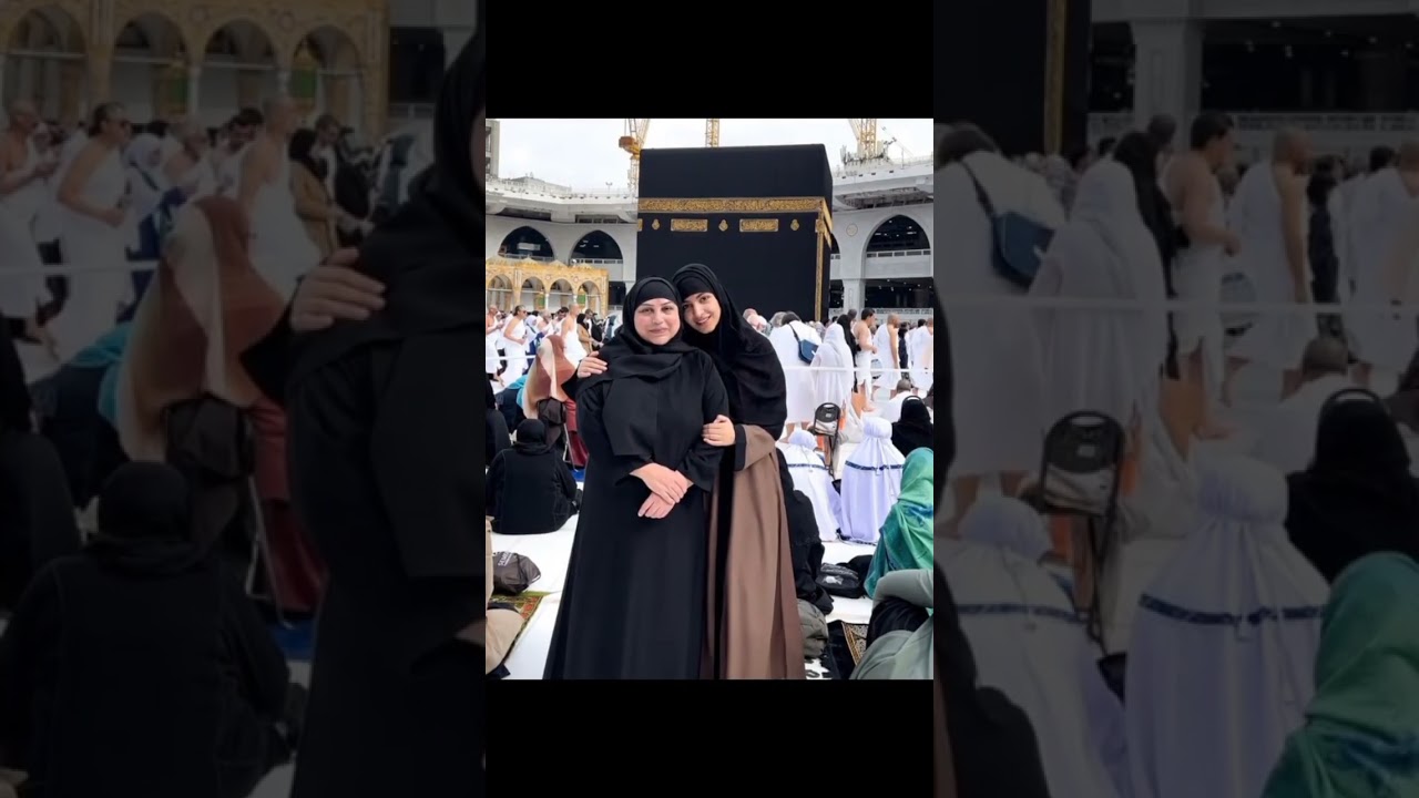 Pakistani actress With mother's beautiful pictures in Madina Pak ❤️🥰💗