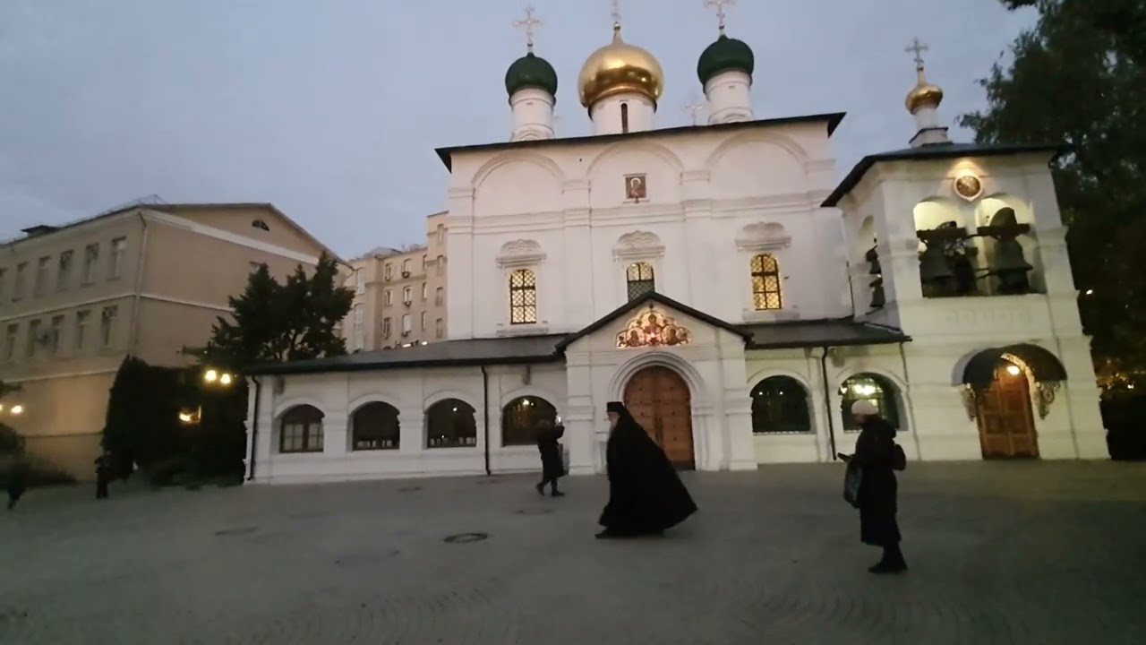Сретенский монастырь основан в 1397г в память о чудном спасении Москвы от  Тамерлана  Богоматерью.