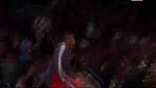 Lebron James dazzles New York Fans - amazing dunk