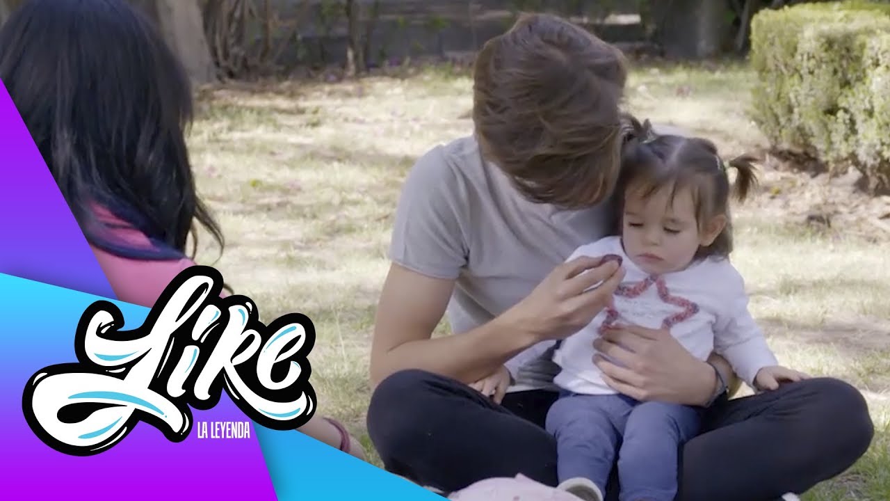 Emilia le oculta a Claudio que tiene una hija | Like la leyenda - Televisa