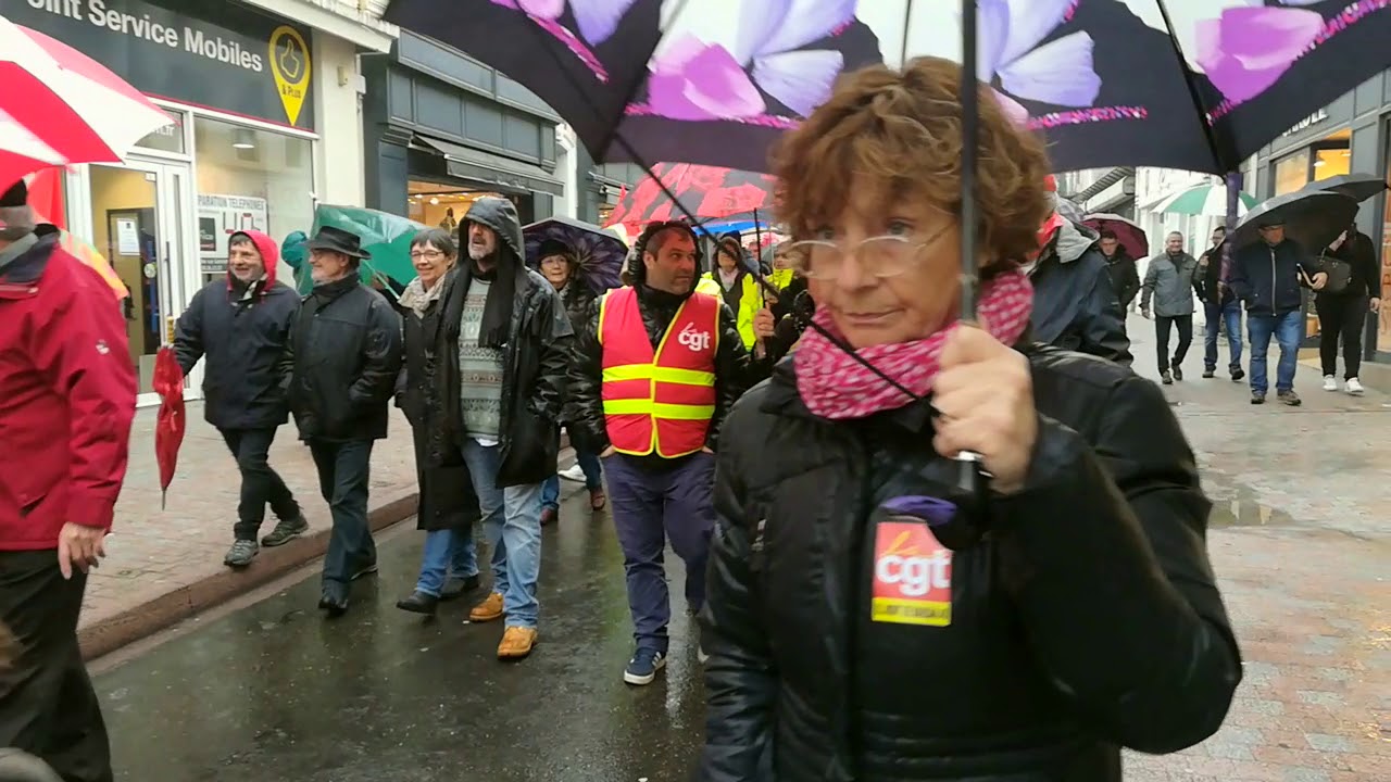 Mont De Marsan Syndicats Et Gilets Jaunes Manifestent Sous La Pluie