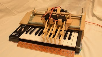 A Robot Playing the Piano - (Arduino)