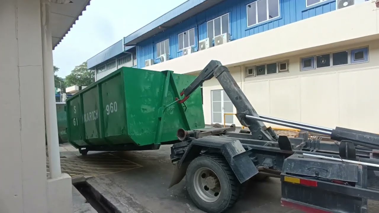 GARBAGE Truck In Action |  Loading & Unloading Bin | Waste Collection | 07 KARICH 