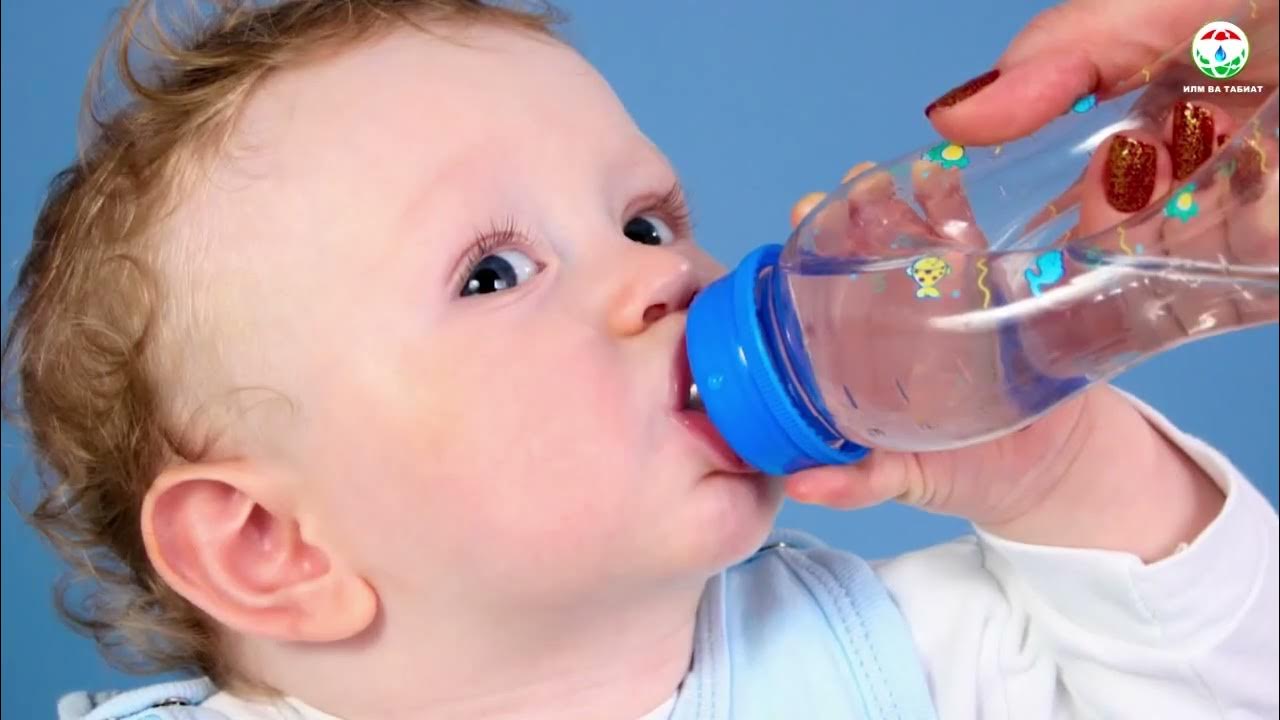 Допаивать водой новорожденного. Вода для допаивания новорожденных. Вода для новорожденных при искусственном вскармливании. Грудничок в воде. Можно пить воду новорожденный