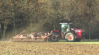 Versatile 550 tractor with single wheels turning on headland with Horsch Tiger