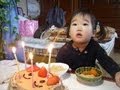 2歳の誕生日、ローソク消しで悔い残す