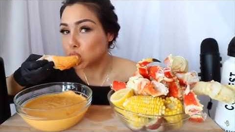 Veronica Wang stuffing her face for 2 minutes and 31 seconds straight