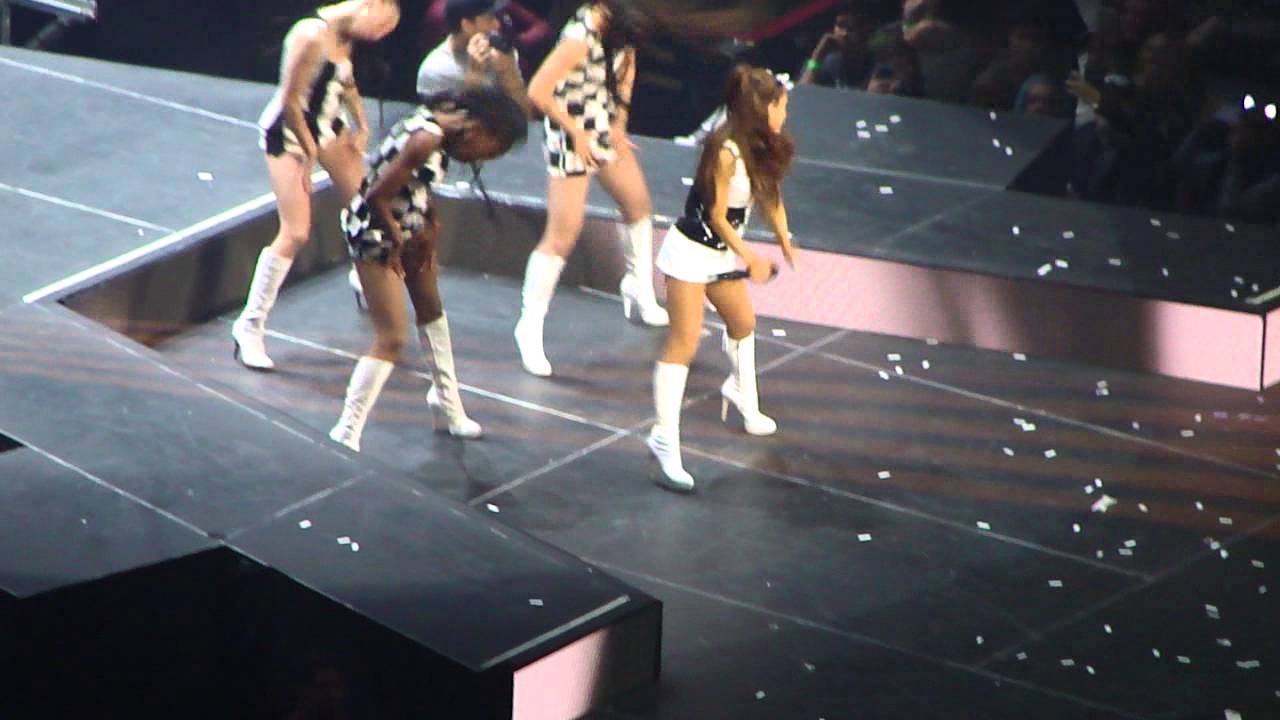 Ariana Grande Honeymoon Tour Honda Center 41015 Problem