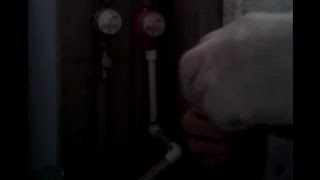 Как сделать водопровод дома своими руками (How to connect PVC pipes plumbing)?(Видео показывает, как подключить водопроводные полипропиленовые трубы при обустройстве водопровода в..., 2016-02-18T04:38:34.000Z)