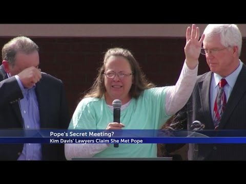 Clerk who rejected licenses for gays says she met with pope