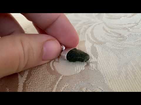 حجر المولدفايت كيف تعرف حجر النيزك الاصلي