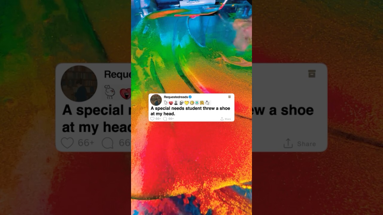 Ученик с особыми потребностями бросил мне в голову туфлю.