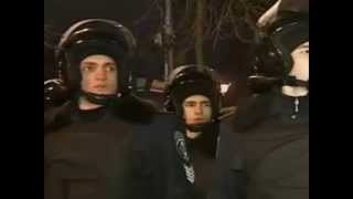 Украинская милиция спела Гимн с Майдановцами