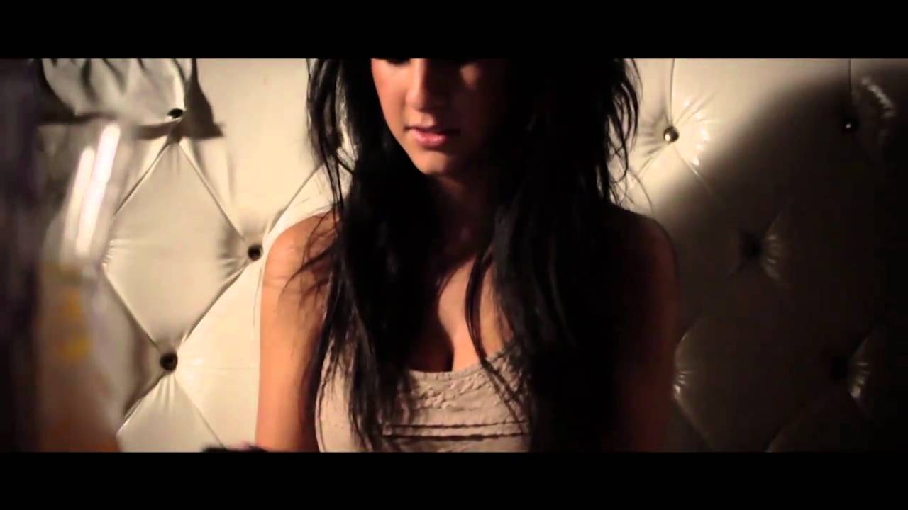 Guarda Clinton Sparks "Ambiguous" ft. Mike Posner & Big Sean Official Music Video su YouTube Guarda Clinton Sparks "Ambiguous" ft. Mike Posner & Big Sean Official Music Video su YouTube