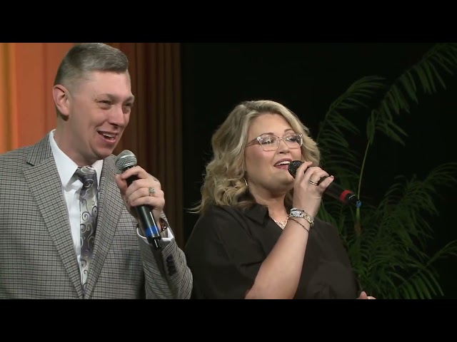 Josh & Ashley Ep. 254 | Josh & Ashley Sing Songs That Lift Up the Name of Jesus