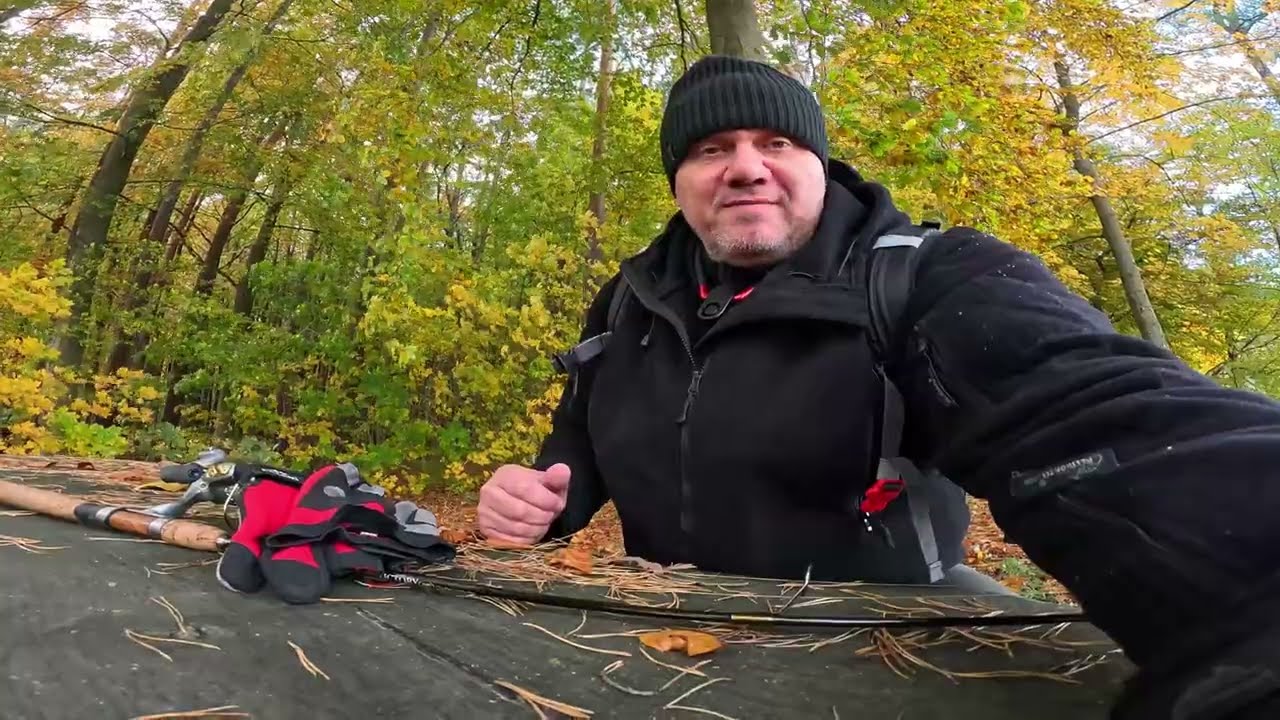 На осіннє лісове озеро зі спінінгом / 2025