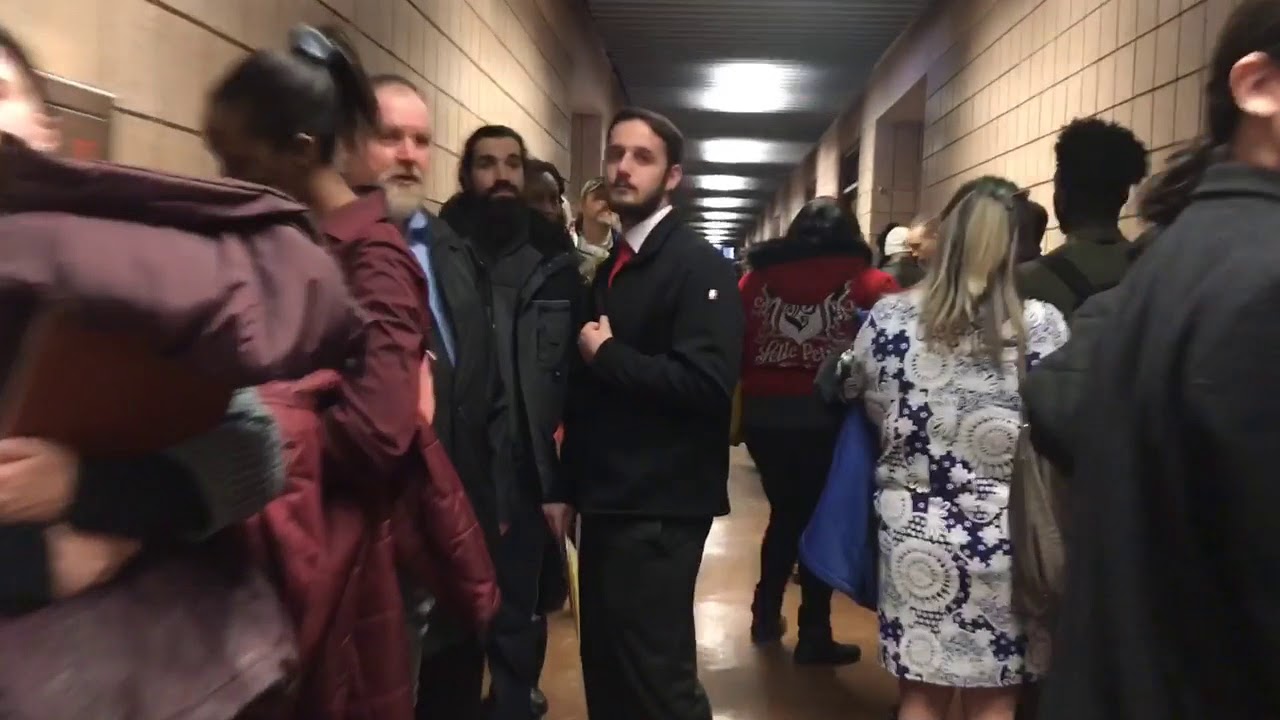 More than 1,000 line up for Lear job fair in Flint YouTube
