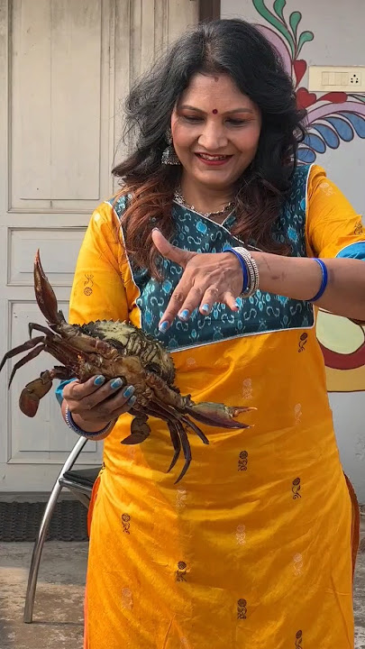 Kankada Aloo Jhola from Rosy’s Kitchen to Kajol’s House 🏡 l Crabs Curry Recipe