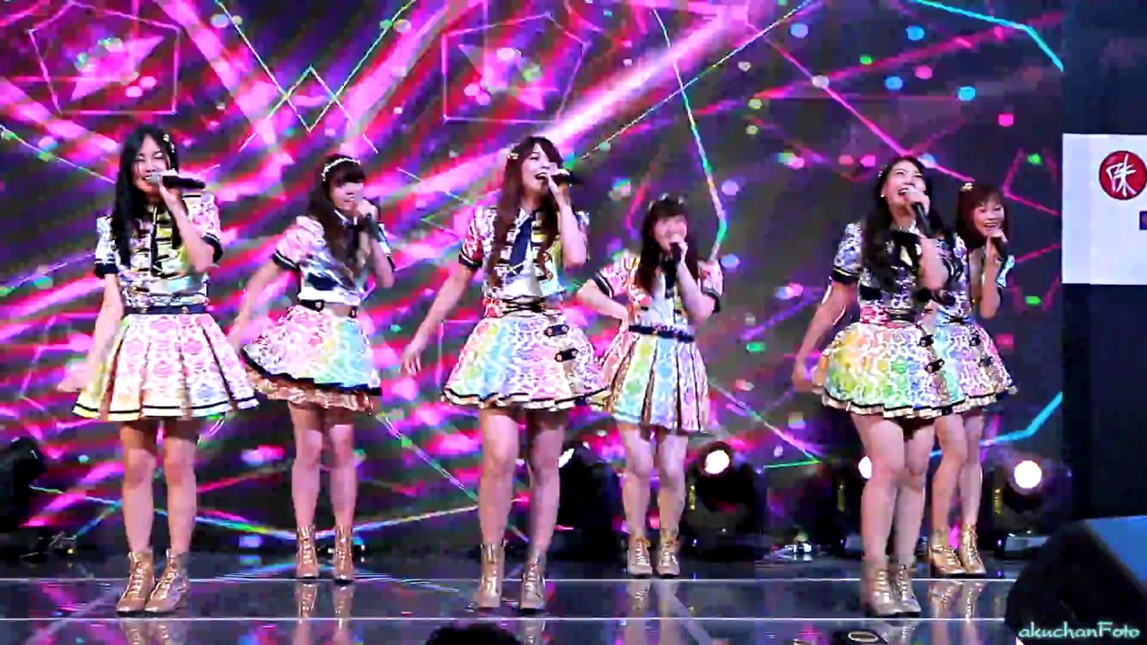 180127 FANCAM BNK48 - เพลงชาติ BNK48 @ Central World